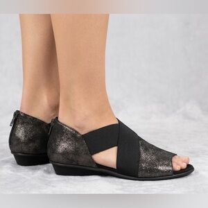 Sesto Meucci Women’s Size 8 Black Suede Shimmer Cross Strap Sandals Wedges Italy